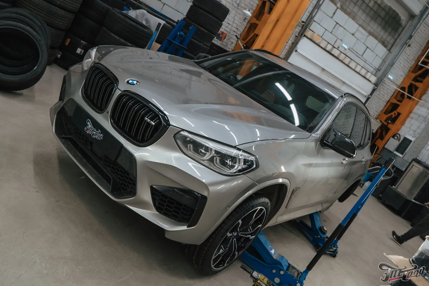 Фирменный Шиномонтаж на вибростенде с адаптацией и балансировкой для BMW X3 M на оборудовании Hunter